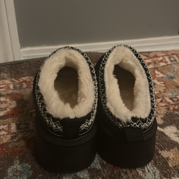 Slippers! - Picture 3 of 5